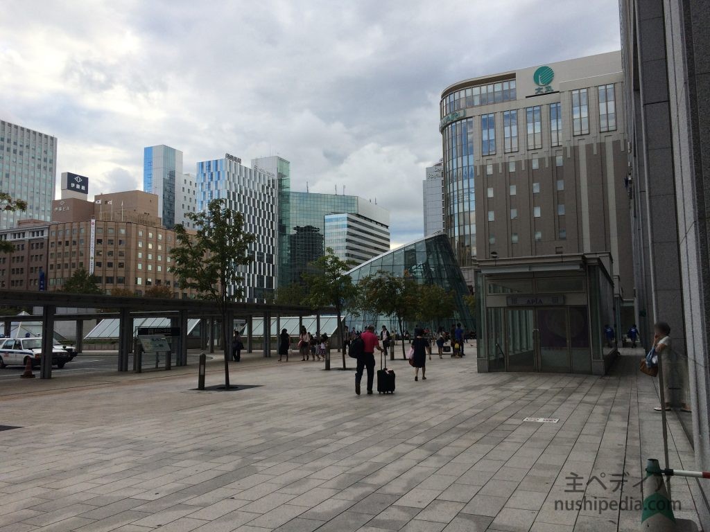 南口駅前の自由通路